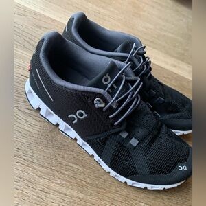 On Cloud Black Sneaker sz 6.5